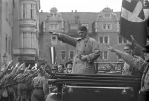 Bundesarchiv_Bild_102-10541,_Weimar,_Aufmarsch_der_Nationalsozialisten